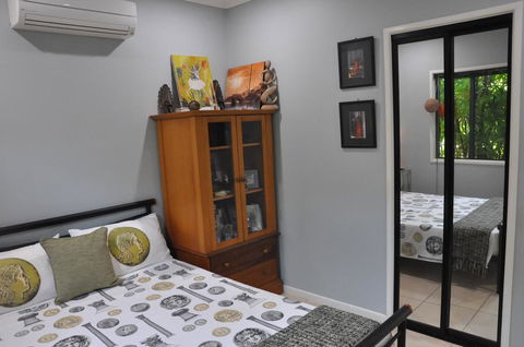 STUNNING MAGNETIC ISLAND HOME,PRIVATE, LARGE POOL,ADULTS ONLY - Accommodation in Brisbane 2