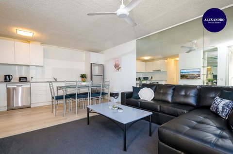 Stunning Ocean View Apartment - Resort Facilities - Accommodation in Brisbane 0