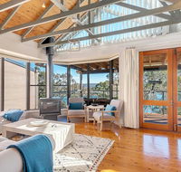 STUNNING WATERFRONT ESCAPE AT DALEYS POINT - Accommodation in Brisbane