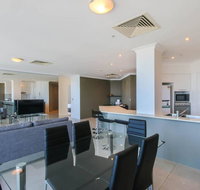Stylish 3 Bedroom Apartment In Goldcoast - Accommodation in Brisbane