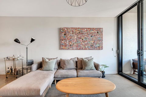 STYLISH CAMPERDOWN APARTMENT And PARKING INC - Accommodation in Brisbane 2