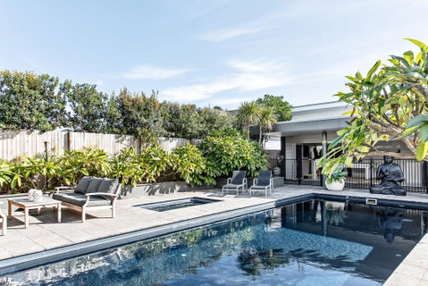 Sundara Beach House - Accommodation in Brisbane 0