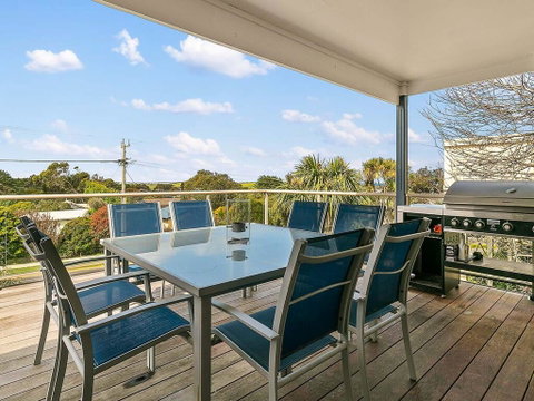 Sunrise At Smiths Beach - Accommodation in Brisbane 0