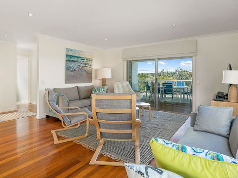 Sunrise At Smiths Beach - Accommodation in Brisbane 1