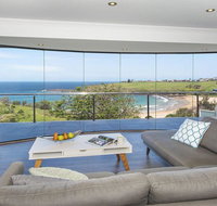 Sunrise Over Easts 2 - ocean views walk to beach - Accommodation in Brisbane