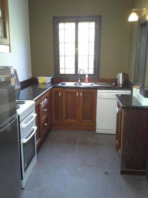 Sunset Cottages - Accommodation in Brisbane 3