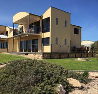 Sunset Cove Beach House - Accommodation in Brisbane