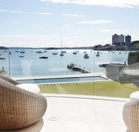 Superb 3 bedroom 2 bathroom first level waterfront - Accommodation in Brisbane