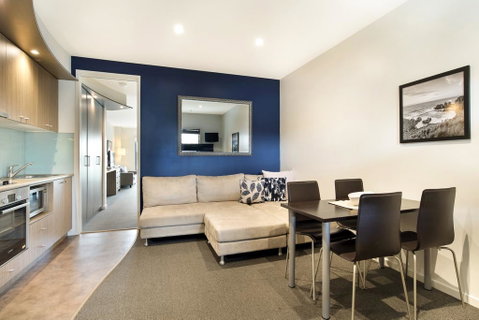 Sur La Plage - FREE WIFI & NETFLIX - Accommodation in Brisbane 0