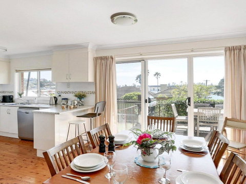 Surf Beach Views - Quiet Position, Close To Beach - Accommodation in Brisbane 1