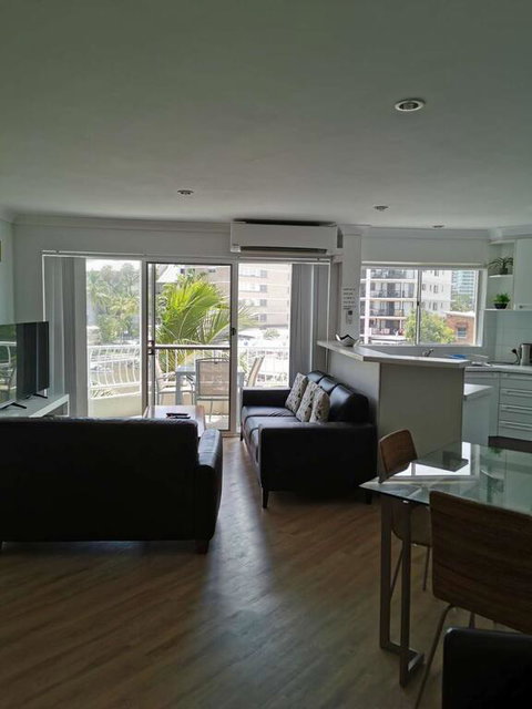 Surfers Del Rey - Accommodation in Brisbane 3