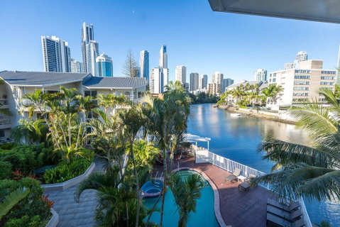 Surfers Del Rey - Accommodation in Brisbane 0