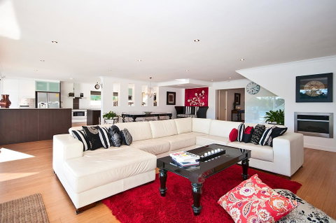 Surfers Paradise Escape - Waterfront House - Accommodation in Brisbane 1