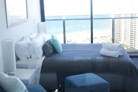 Surfers Paradise Two Bedroom Luxury Seaview Spa Apartment - Sealuxe - Accommodation in Brisbane 2