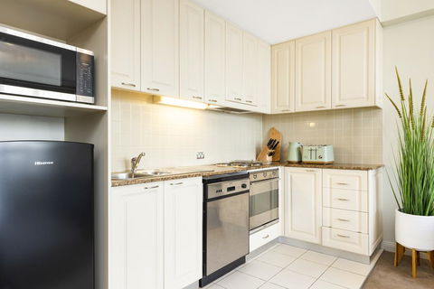Sydney CBD 1 Bedroom Self-Contained Apartment With Spectacular Sydney Harbour View (1312 BRG) - Accommodation in Brisbane 2