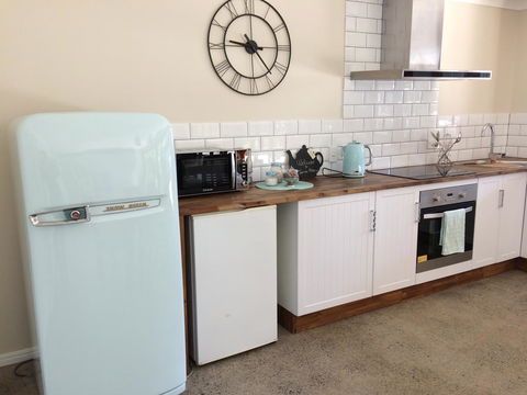 TAKURA HEIGHTS Modern Country Apartment With Pool Access - Accommodation in Brisbane 3