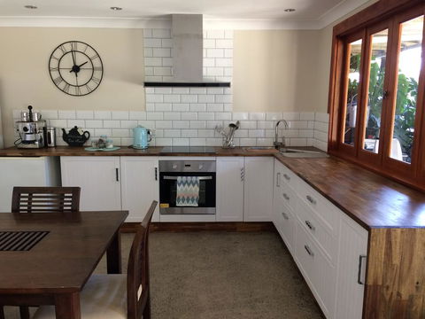 TAKURA HEIGHTS Modern Country Apartment With Pool Access - Accommodation in Brisbane 2