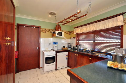 Talga Escape Rothbury With Pool And Views - Accommodation in Brisbane 2