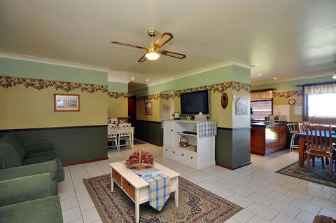 Talga Escape Rothbury With Pool And Views - Accommodation in Brisbane 3