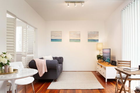 Tasteful Apartment With Balcony In Cammeray - Accommodation in Brisbane 0