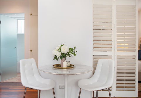 Tasteful Apartment With Balcony In Cammeray - Accommodation in Brisbane 3