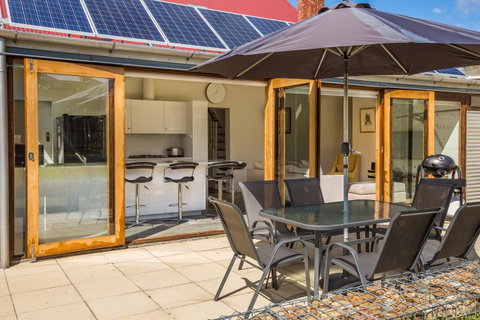Brampton Cottage - Accommodation in Brisbane 8