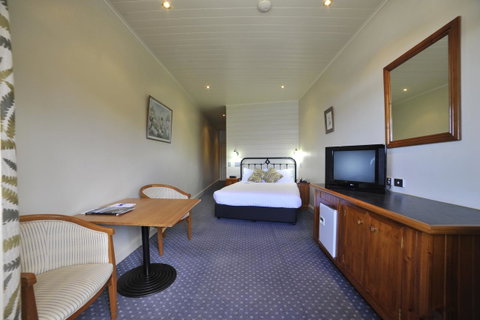 Strahan Village - Accommodation in Brisbane 19