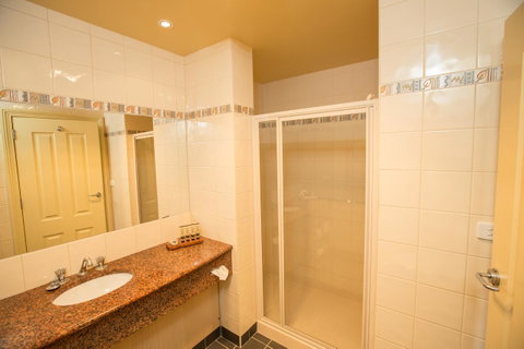 Strahan Village - Accommodation in Brisbane 39