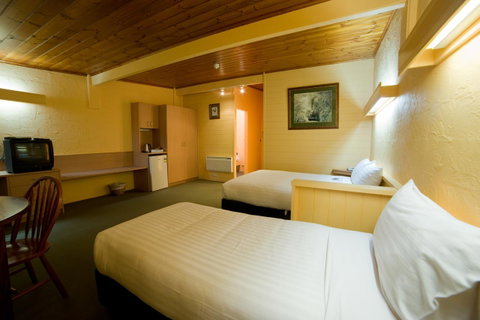Strahan Village - Accommodation in Brisbane 41