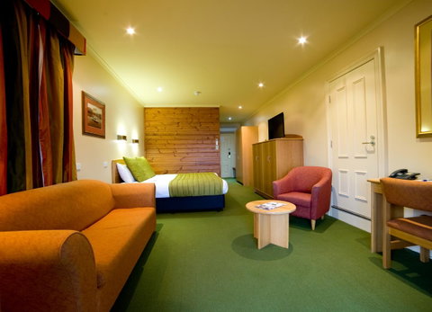Strahan Village - Accommodation in Brisbane 37