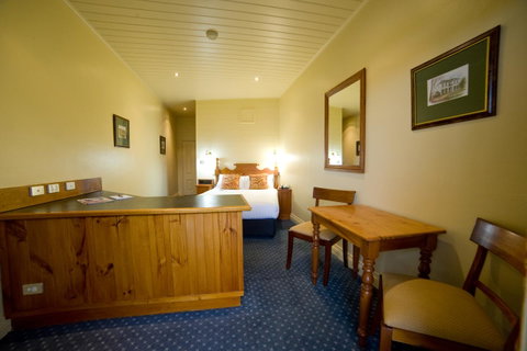 Strahan Village - Accommodation in Brisbane 32