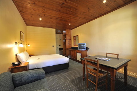Strahan Village - Accommodation in Brisbane 35