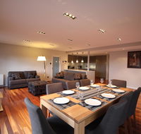 Sunny 3 Bedroom Apartment in Sandy Bay - Accommodation in Brisbane
