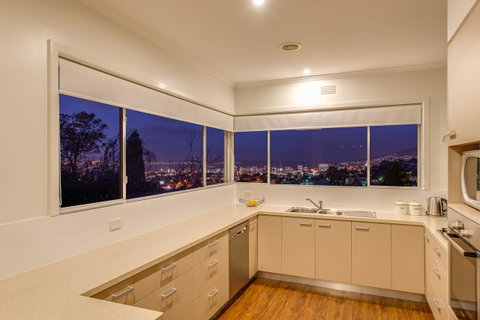 City Lights - Accommodation in Brisbane 0