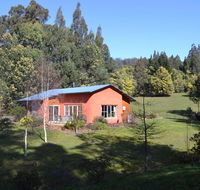 Whispering Spirit Holiday Cottages  Mini Ponies - Accommodation in Brisbane