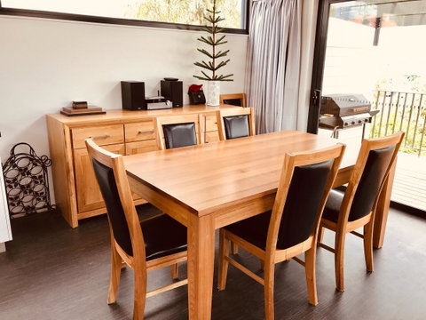 Omaroo House - Panoramic Water Views - Accommodation in Brisbane 20