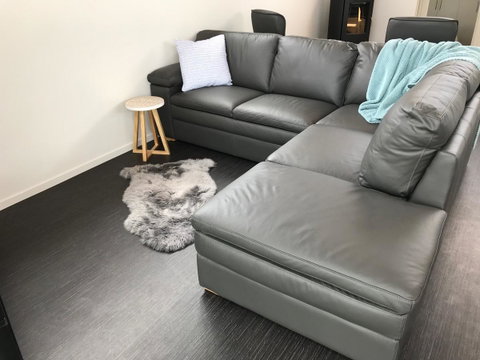 Omaroo House - Panoramic Water Views - Accommodation in Brisbane 11