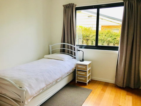 Omaroo House - Panoramic Water Views - Accommodation in Brisbane 28