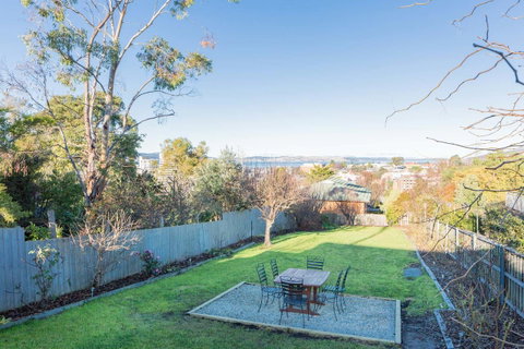 Omaroo House - Panoramic Water Views - Accommodation in Brisbane 33