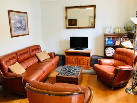 Omaroo House - Panoramic Water Views - Accommodation in Brisbane 21
