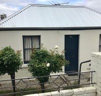 Omaroo House - panoramic water views - Accommodation in Brisbane