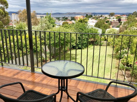 Omaroo House - Panoramic Water Views - Accommodation in Brisbane 3