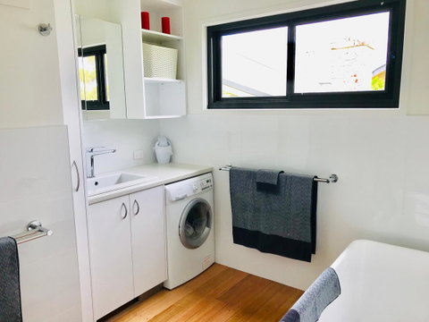 Omaroo House - Panoramic Water Views - Accommodation in Brisbane 30