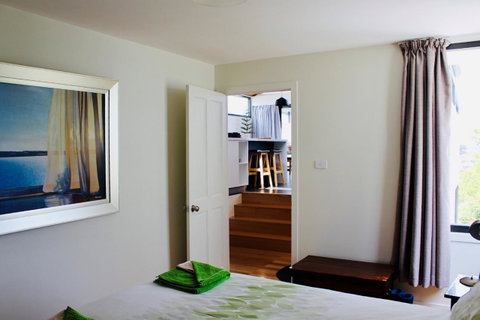 Omaroo House - Panoramic Water Views - Accommodation in Brisbane 25
