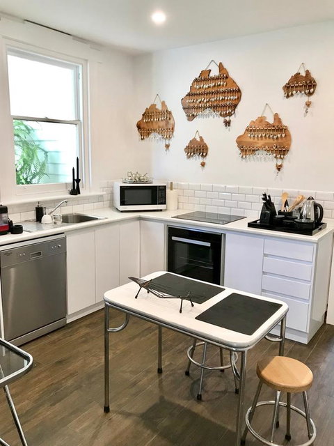 Devine Stays - Rupert #1 NOHO Art Apartment - Accommodation in Brisbane 8