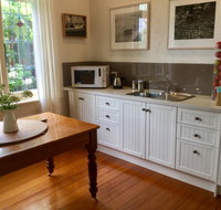 Sandy Bay Cottage - Accommodation in Brisbane