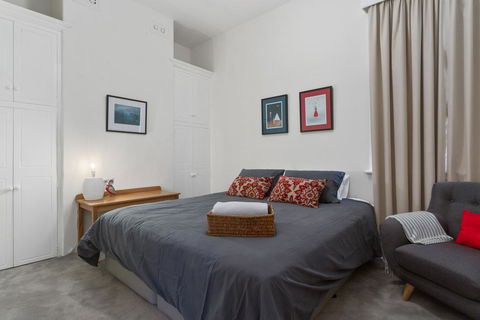 WEST NEST | Classic 3BR Hobart Terrace BEST Location, View, Close To City - Accommodation in Brisbane 11
