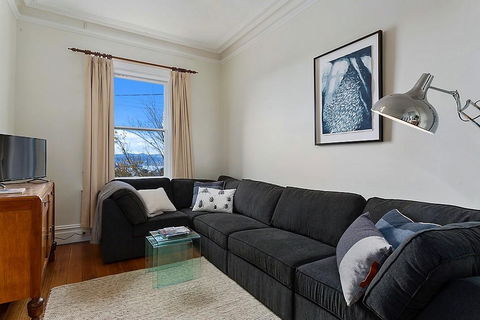 WEST NEST | Classic 3BR Hobart Terrace BEST Location, View, Close To City - Accommodation in Brisbane 3