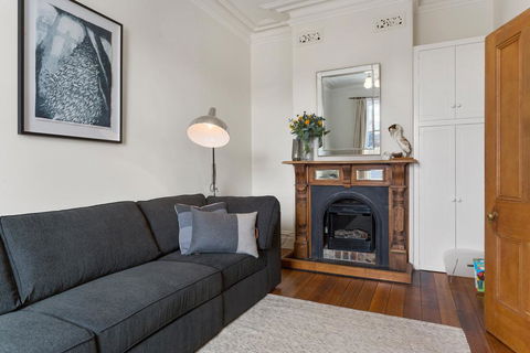 WEST NEST | Classic 3BR Hobart Terrace BEST Location, View, Close To City - Accommodation in Brisbane 13