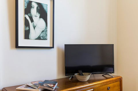 WEST NEST | Classic 3BR Hobart Terrace BEST Location, View, Close To City - Accommodation in Brisbane 23